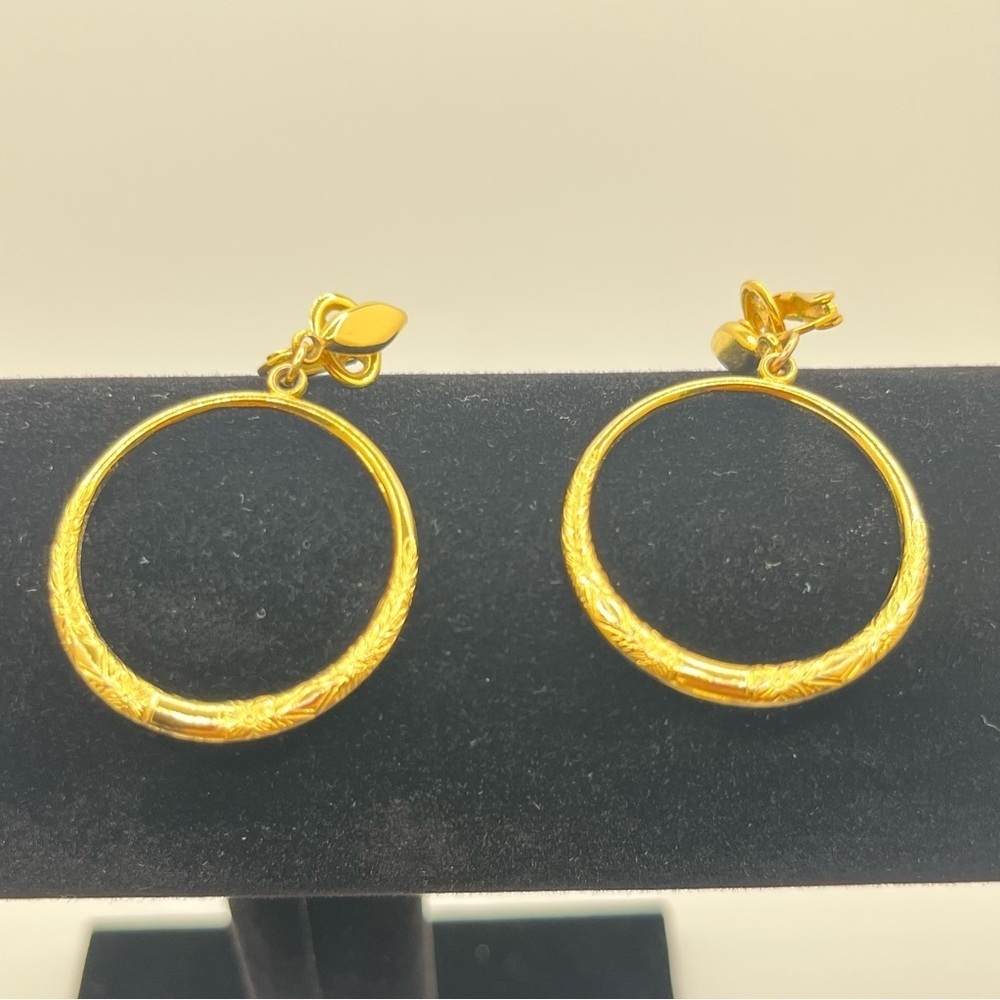 Crown Trifari gold tone drop hoop clip on earrings (325) - Picture 6 of 7